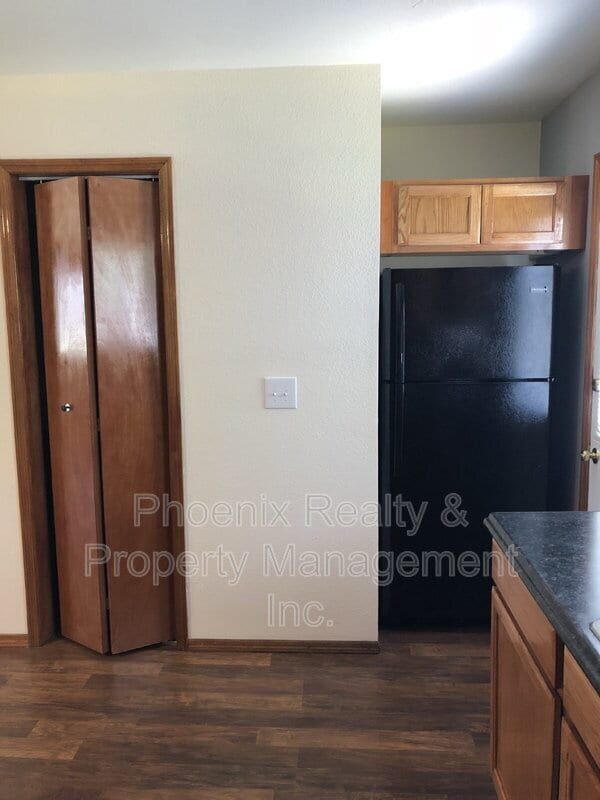 Building Photo - 806 Sir Galahad Dr
