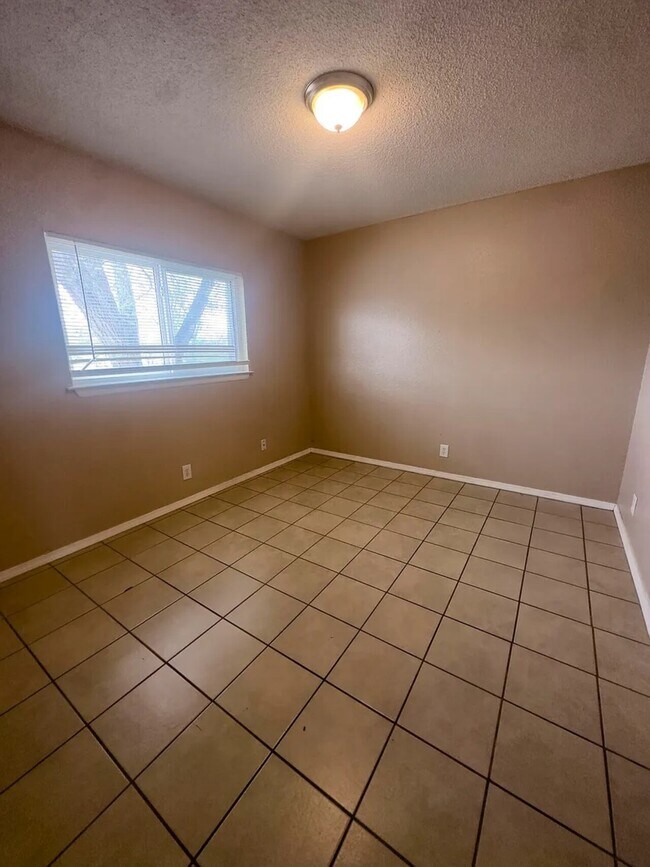 Building Photo - Albuquerque 4plex