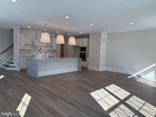 Building Photo - 3001 Justin Dr