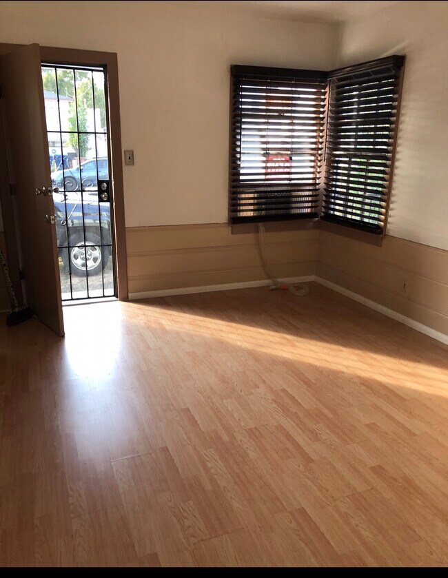 Living room - 3544 El Sereno Ave