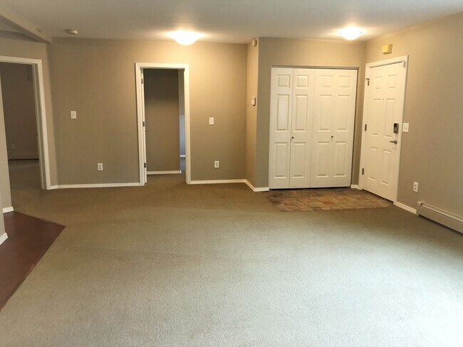 Great Room Entry - 213 E 13th Ave