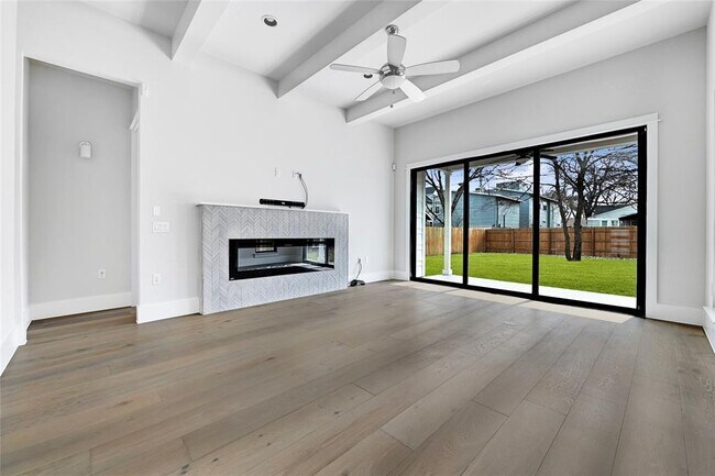 Foto del edificio - 1815 W 38th St