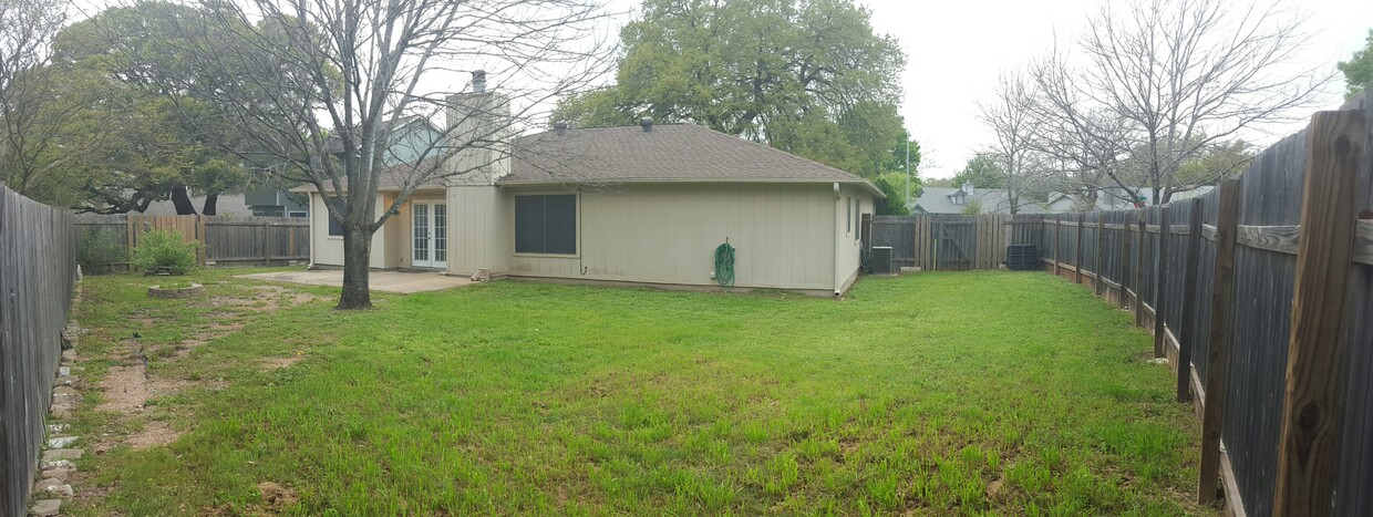 Spacious yard on corner lot - 4816 Transit Circle