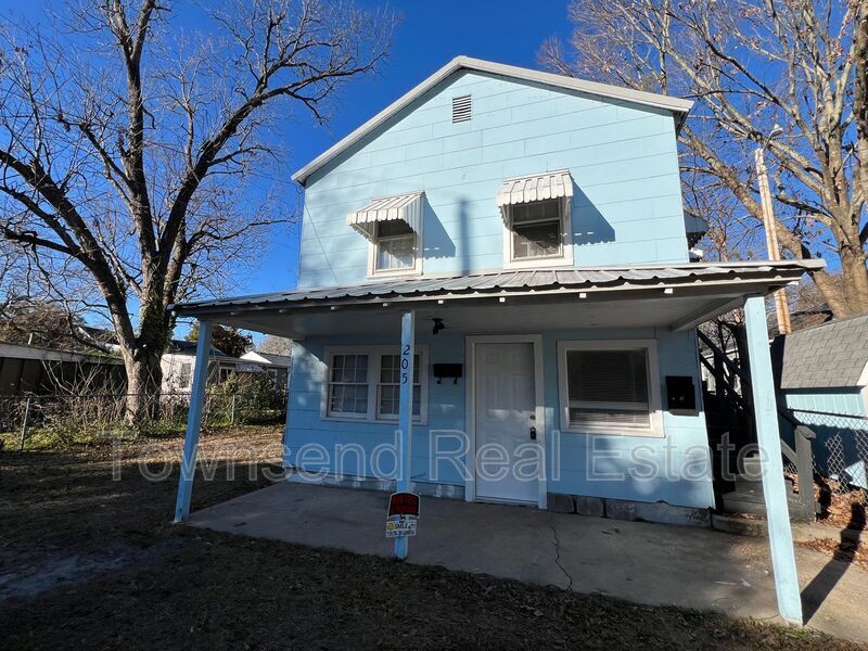 Primary Photo - 205 Circle Ct.