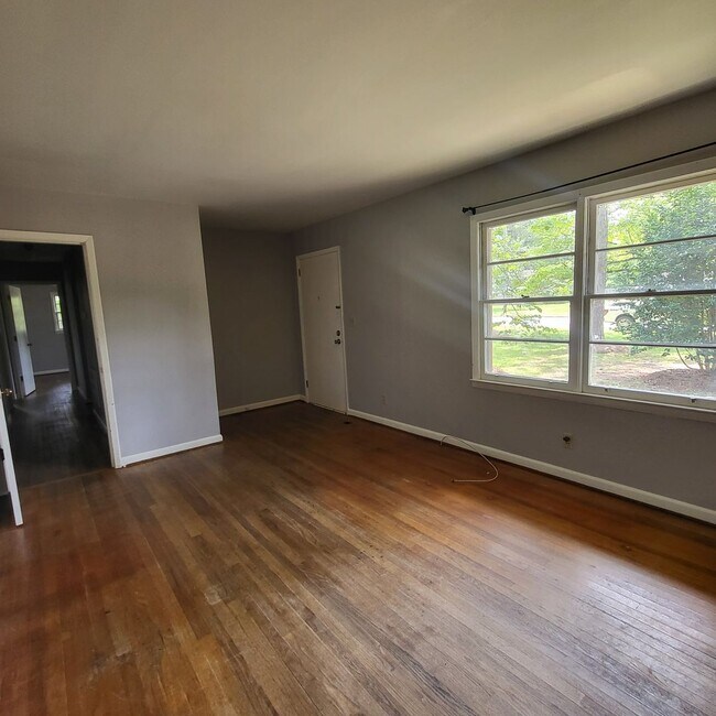 Building Photo - 1203 Edgewood Dr