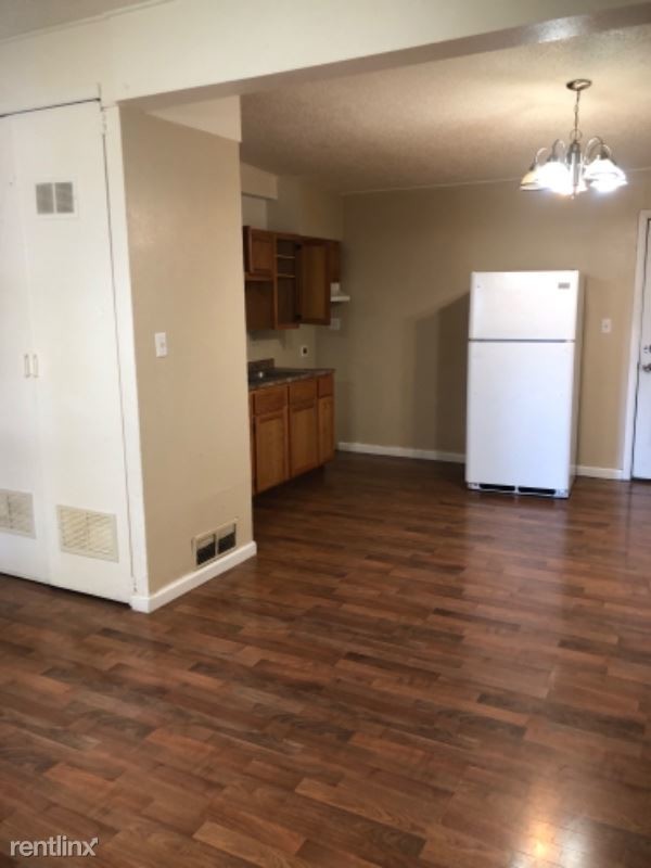 Foto del edificio - 3 br, 1 bath House - 803 E. 5th