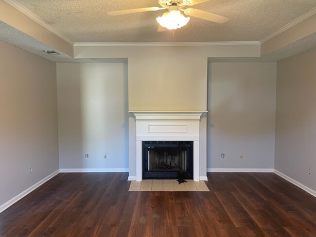 Building Photo - 3bed/2bath LOCATED NEAR MOODY AFB