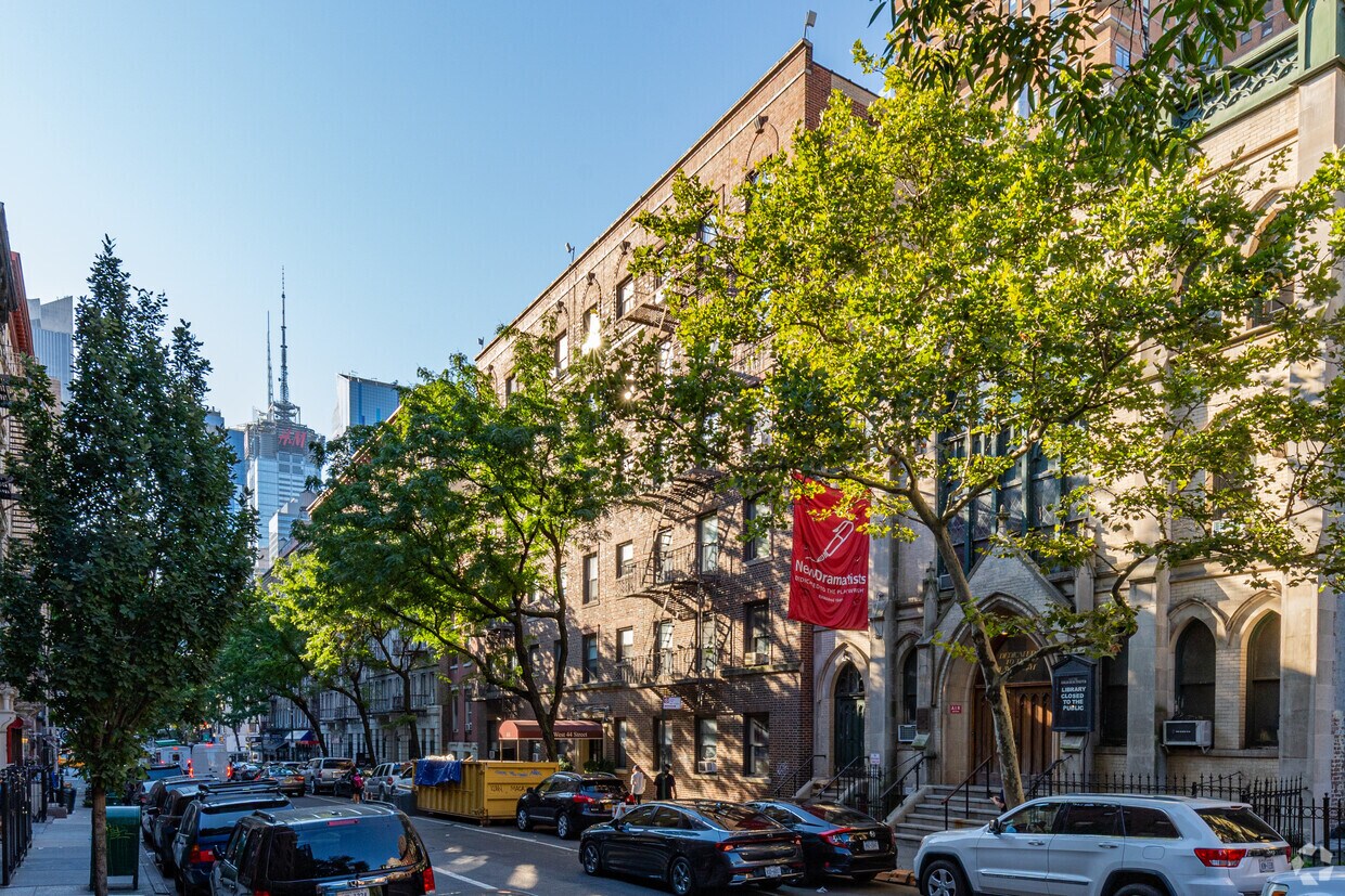 Foto principal - 414-420 W 44th St