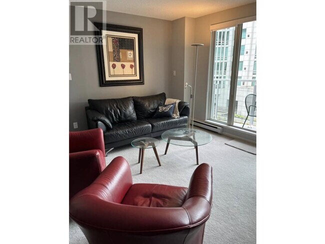 Photo du bâtiment - 888-888 Beach Ave