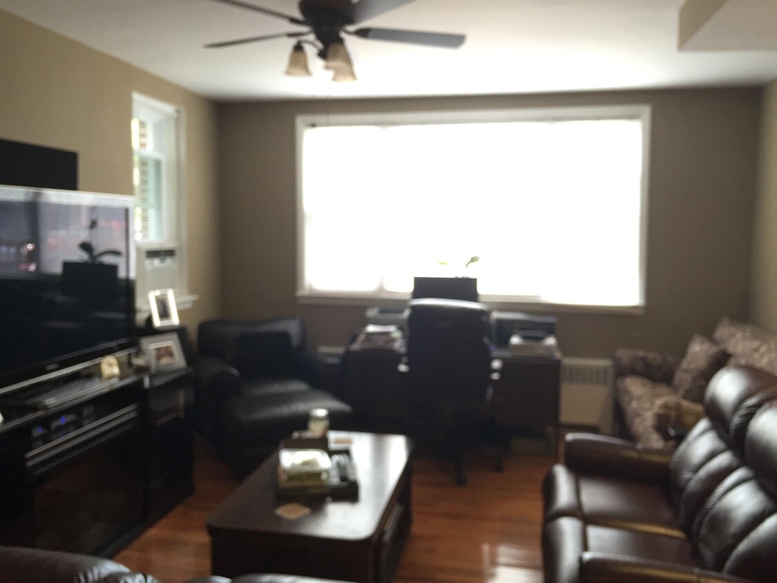 Foto principal - 2382 23rd St