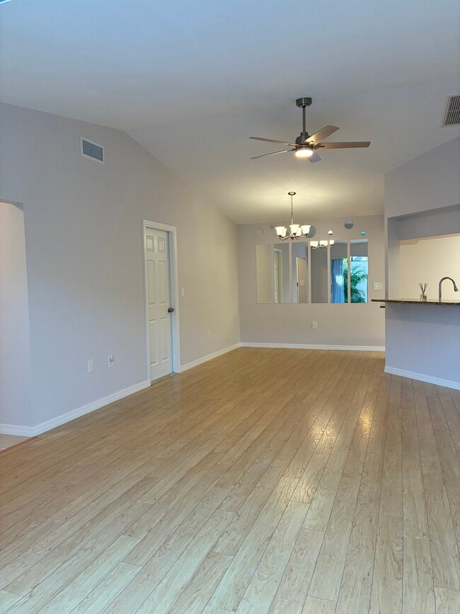 Building Photo - 4063 Center Pointe Pl