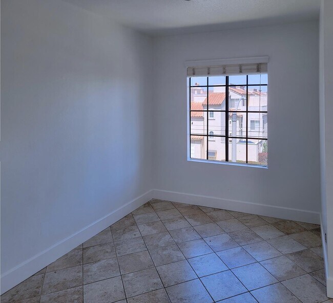 Interior Photo - 5132 Dunbar Drive