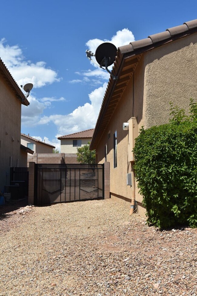 Building Photo - Location! Location! Location! 3BR/2BA/1766 sq.ft. rental in Cahaparral Village North in Sierra Vi...