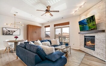 Building Photo - 175 Spinner Ct