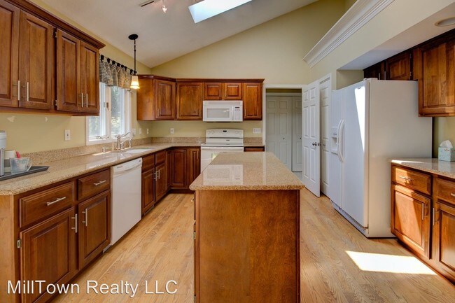 Building Photo - 4 br, 2.5 bath House - 3516 5th St