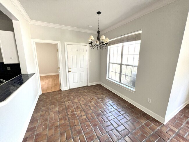 Foto del edificio - University View Condo, Gated 2 Bedroom Con...