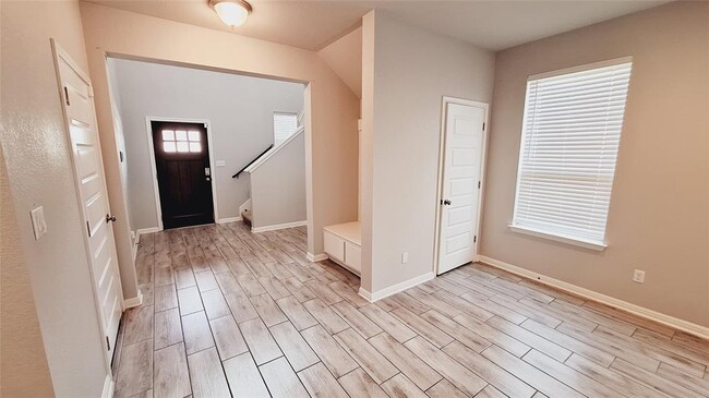 Building Photo - 124 Peruvian Ln