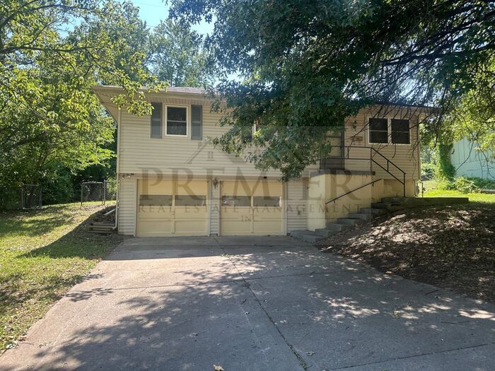 Primary Photo - 16425 E 34th St Independence MO - Cute 3 b...