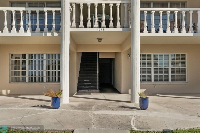 Building Photo - 1049 NW 30th Ct