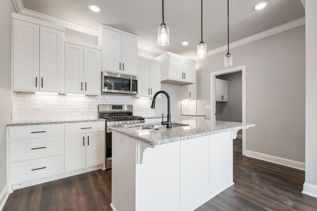 Foto del edificio - Newly Built Bentonville Townhome!