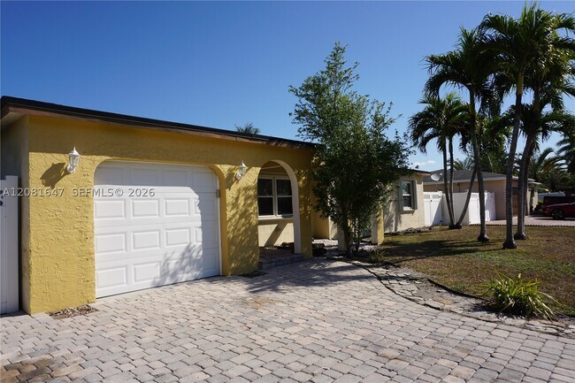 Building Photo - 4857 Alfresco St