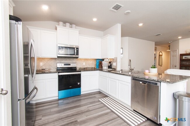 Building Photo - 303 Saddleback Trl