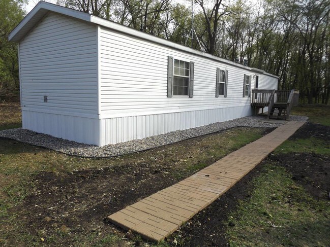 Building Photo - 16201 County Rd 4 SE