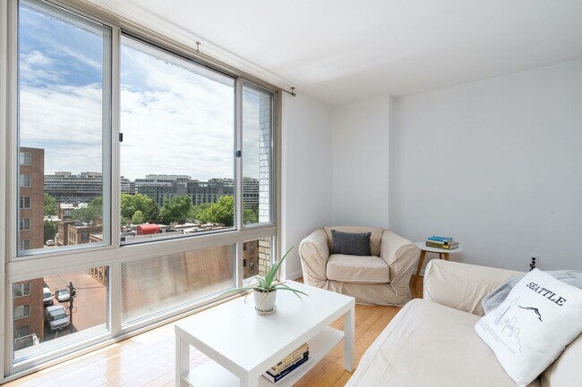 Building Photo - Sunny 2 BR at Claridge House Coop