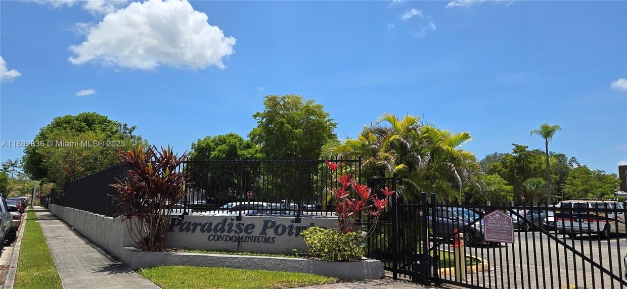 Foto principal - 11040 SW 196th St