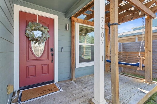 Foto del edificio - 7407 Bethune Ave