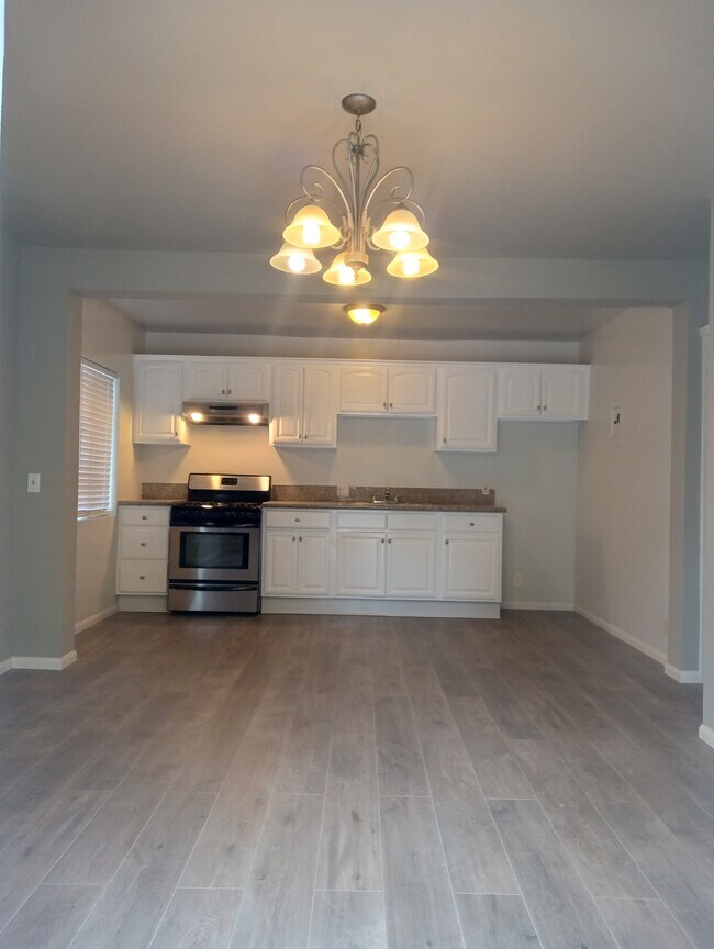 Foto del edificio - 11619 Archwood St