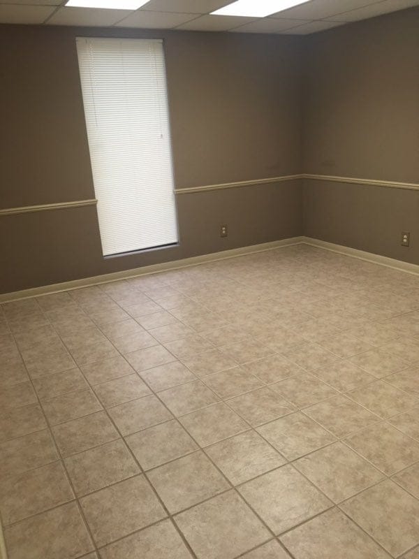 Building Photo - 446 Forest Square