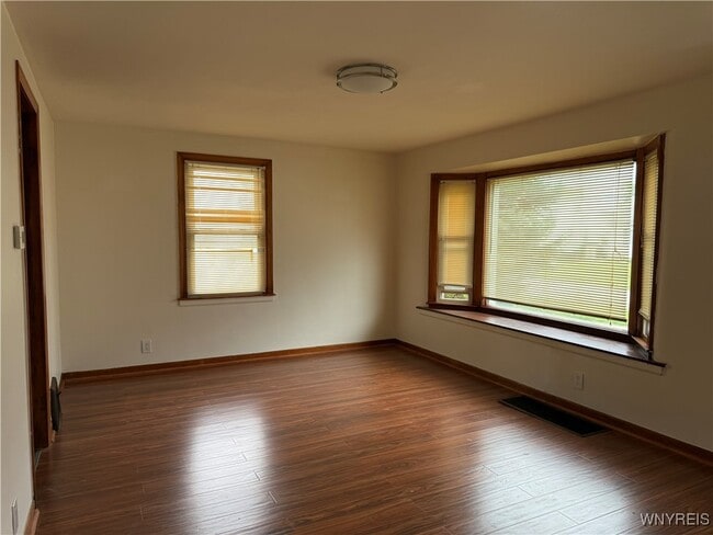 Building Photo - 246 Crisfield Ave