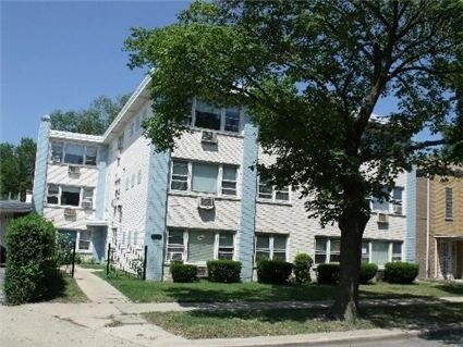 Building Photo - 2740 W Pratt Blvd