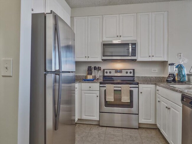 Building Photo - 33 Hudson St