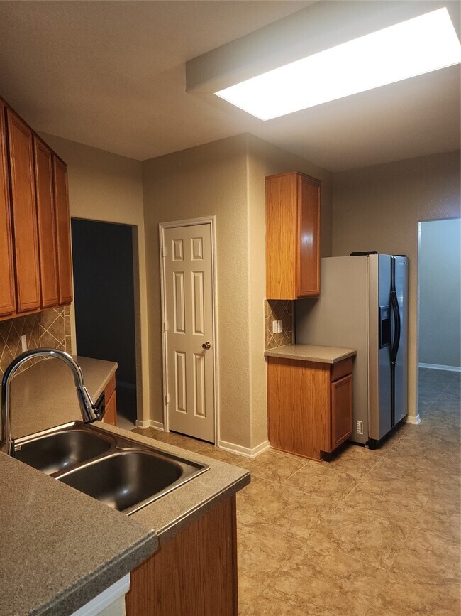 Foto del edificio - 19215 Brook Village Rd