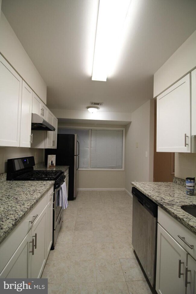 Building Photo - 8384 Irongate Way