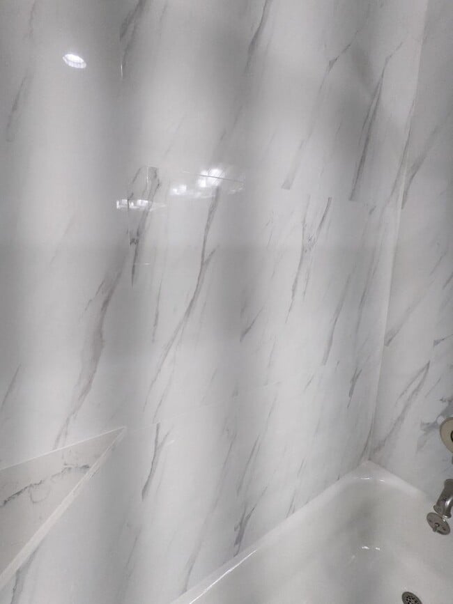 Building Photo - Large Condo in Claremont