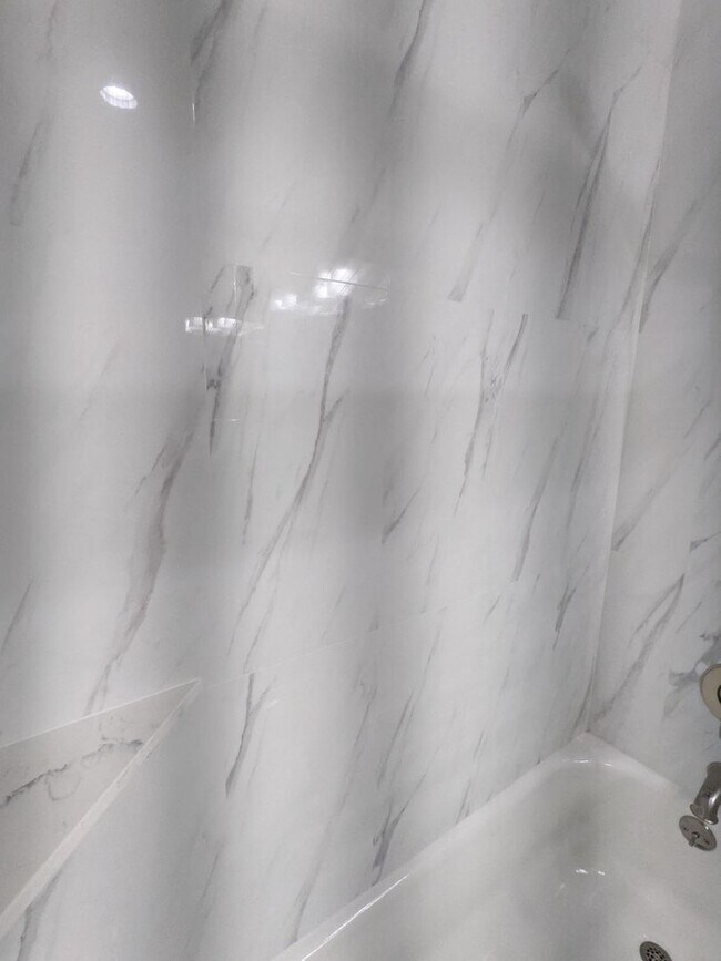 Foto del edificio - Large Condo in Claremont