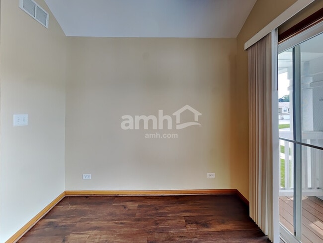 Building Photo - 617 Lincoln Station Dr