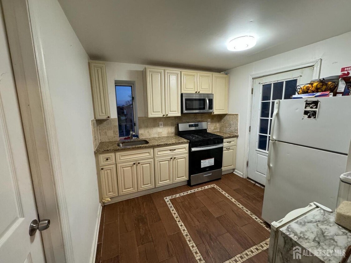 Primary Photo - 116 Woodbridge Ave