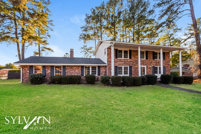 Building Photo - Lease today! No extra charge for contentme...