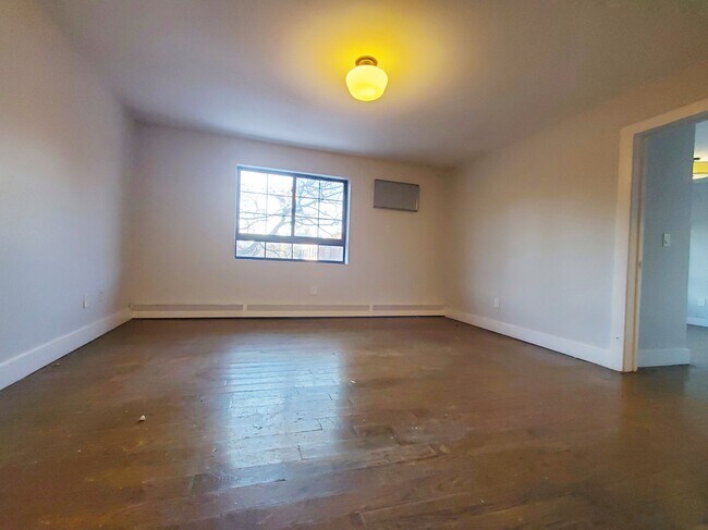 Building Photo - 805 Marcy Ave