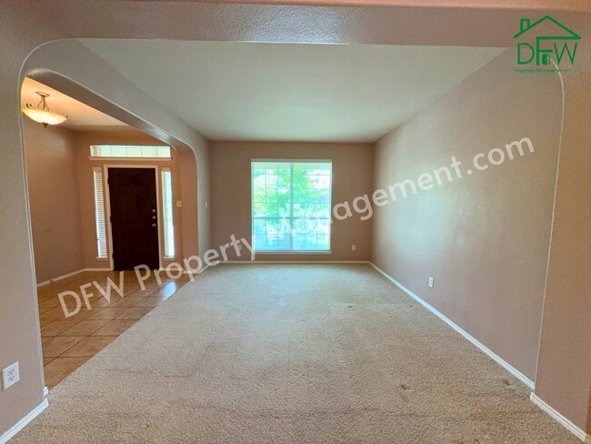 Building Photo - Elegant and Spacious 5-Bedroom Home for Lease in Fort Worth