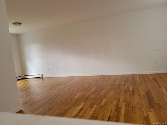 Building Photo - 4 Debra Pl