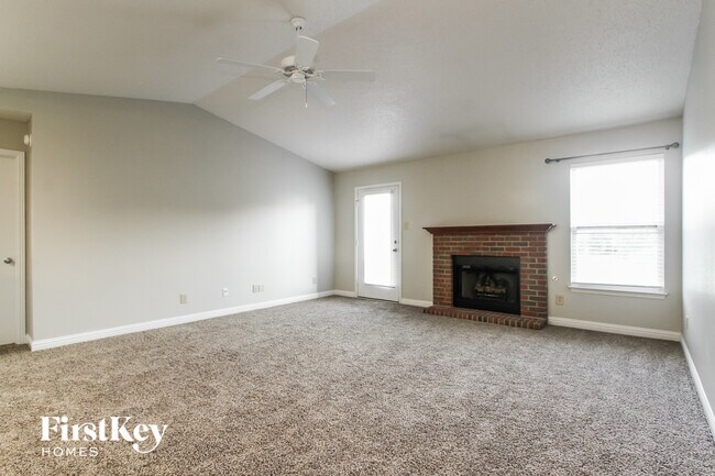 Building Photo - 529 Streamside Dr