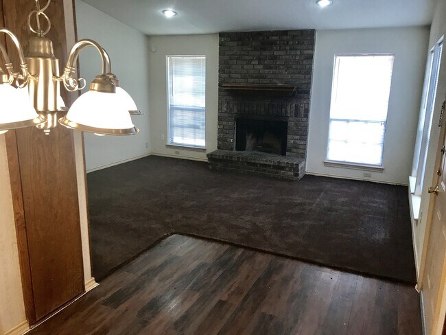 Foto del edificio - 3125 Tudor Ln