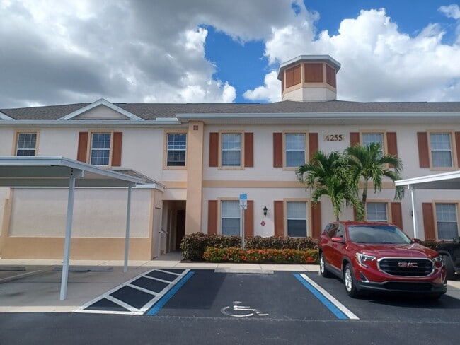 Foto del edificio - Coming mid November 3/2 Condo in gated com...