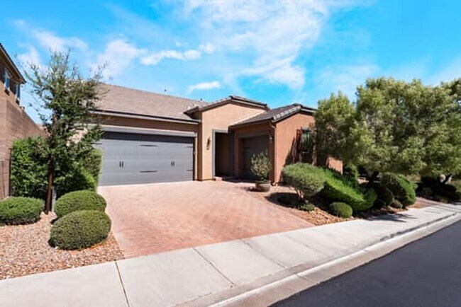Foto del edificio - 333 Mandarin Hill Ln