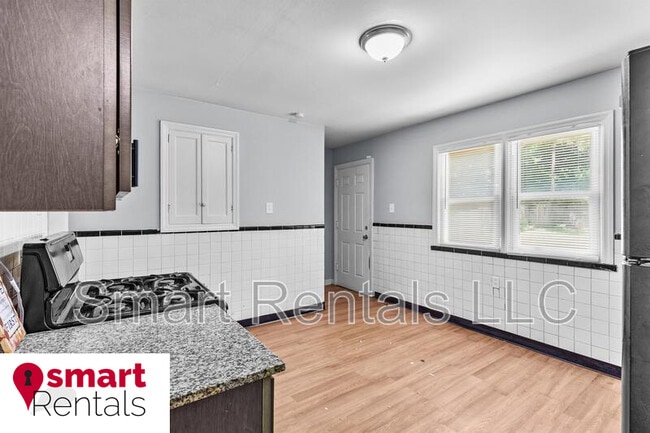 Building Photo - 1210 St Richard Dr
